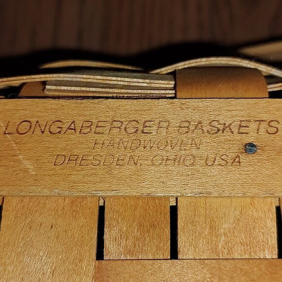 LONGABERGER BASKET WITH FRENCH COTTON TOWEL AND PLASTIC INSERT LINER 8 1/2" SQ - Picture 5 of 5